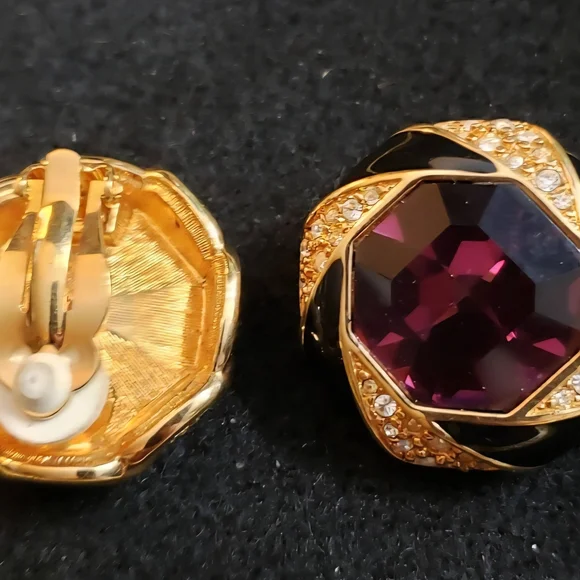 Swarovski Crystals Octagon shaped clip earrings with a big beautiful purple - Picture 2 of 3